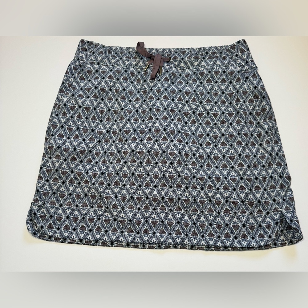Athleta skirt in adorable pattern size 4